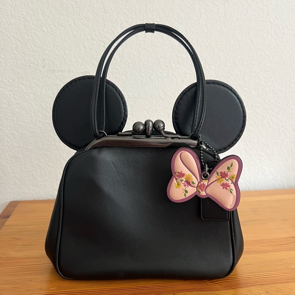 Coach x Disney Minnie Mouse Kisslock Handbag with Chain Crossbody - Picture 2 of 16